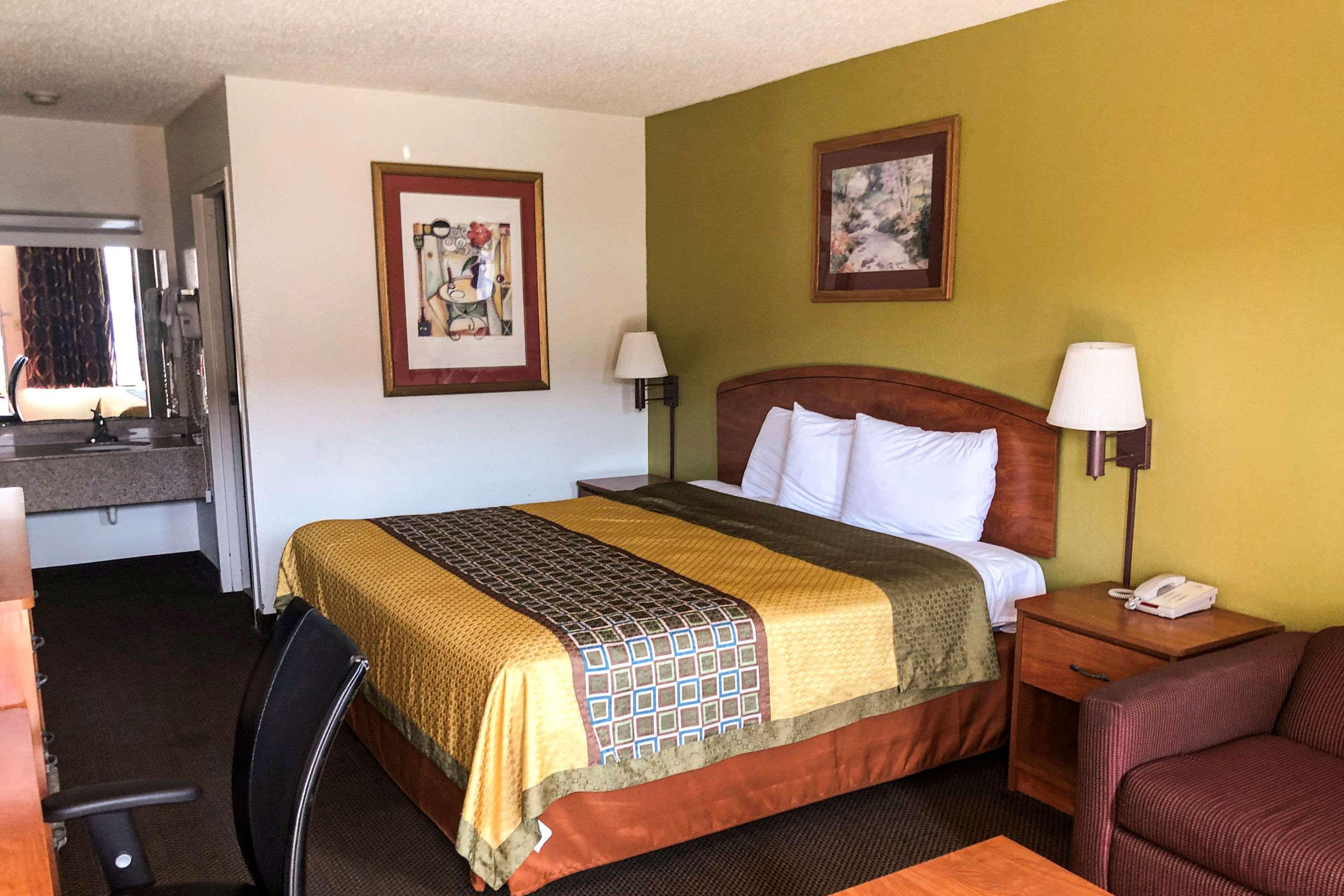 Rodeway Inn Sandston Esterno foto