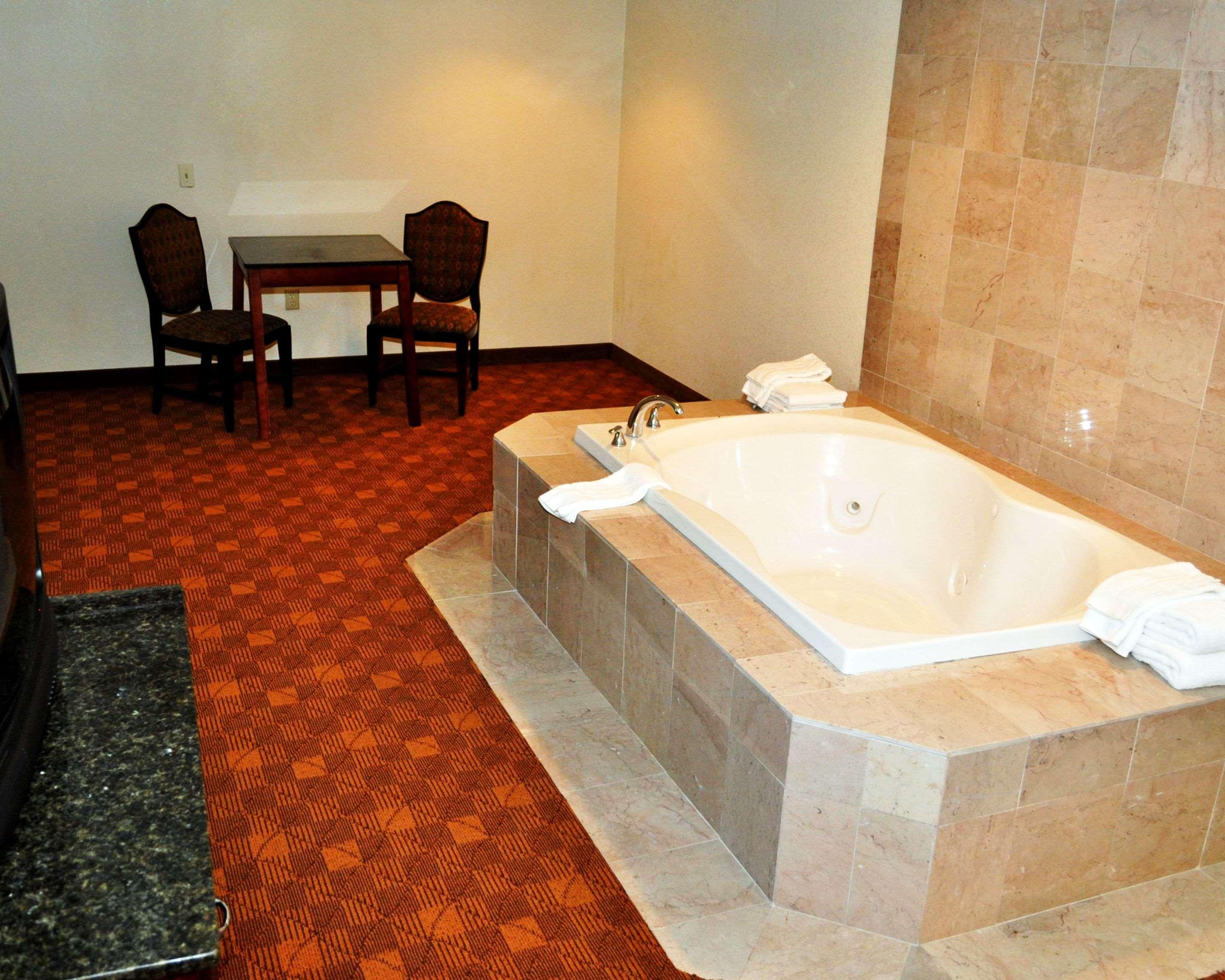 Rodeway Inn Sandston Esterno foto