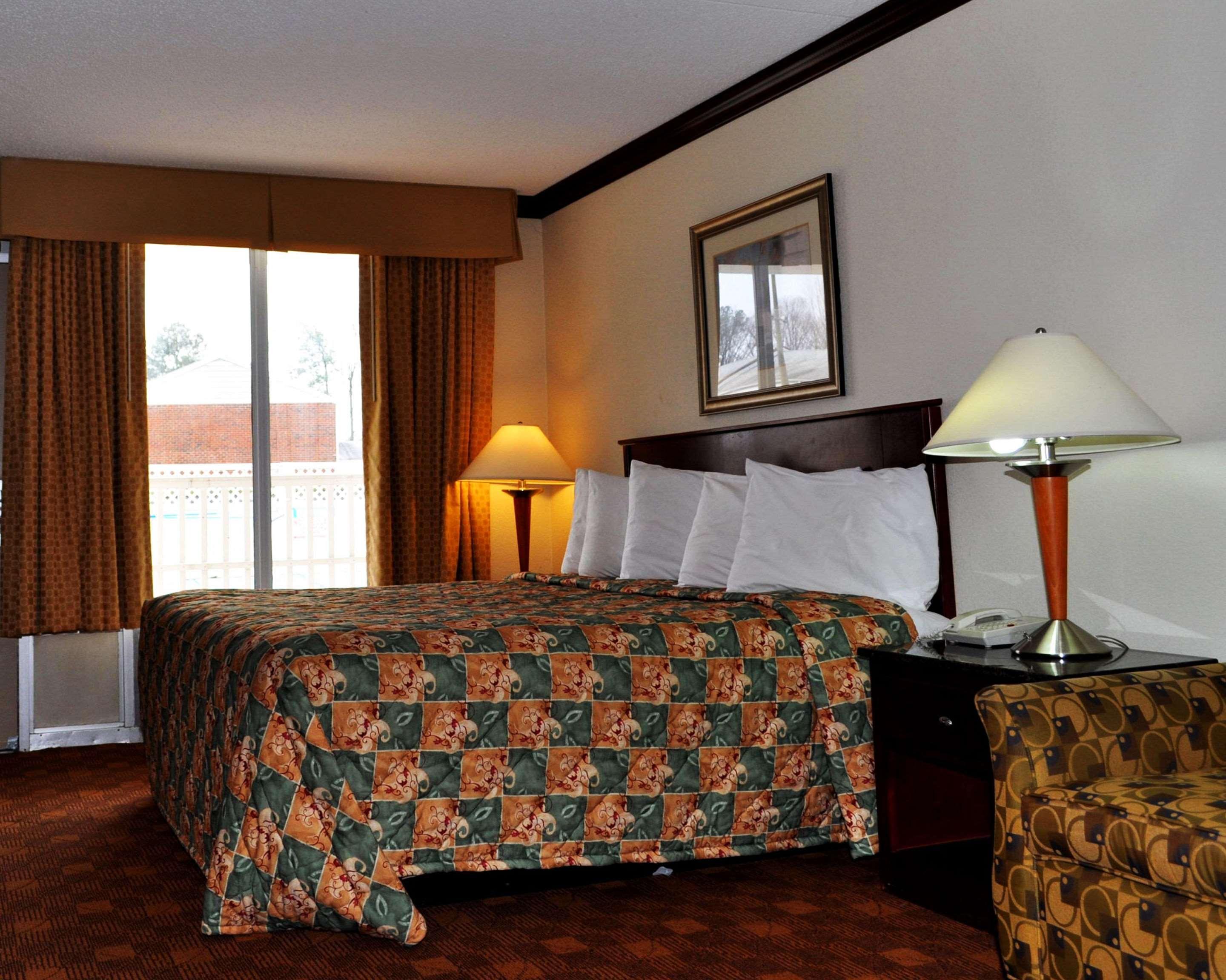 Rodeway Inn Sandston Esterno foto