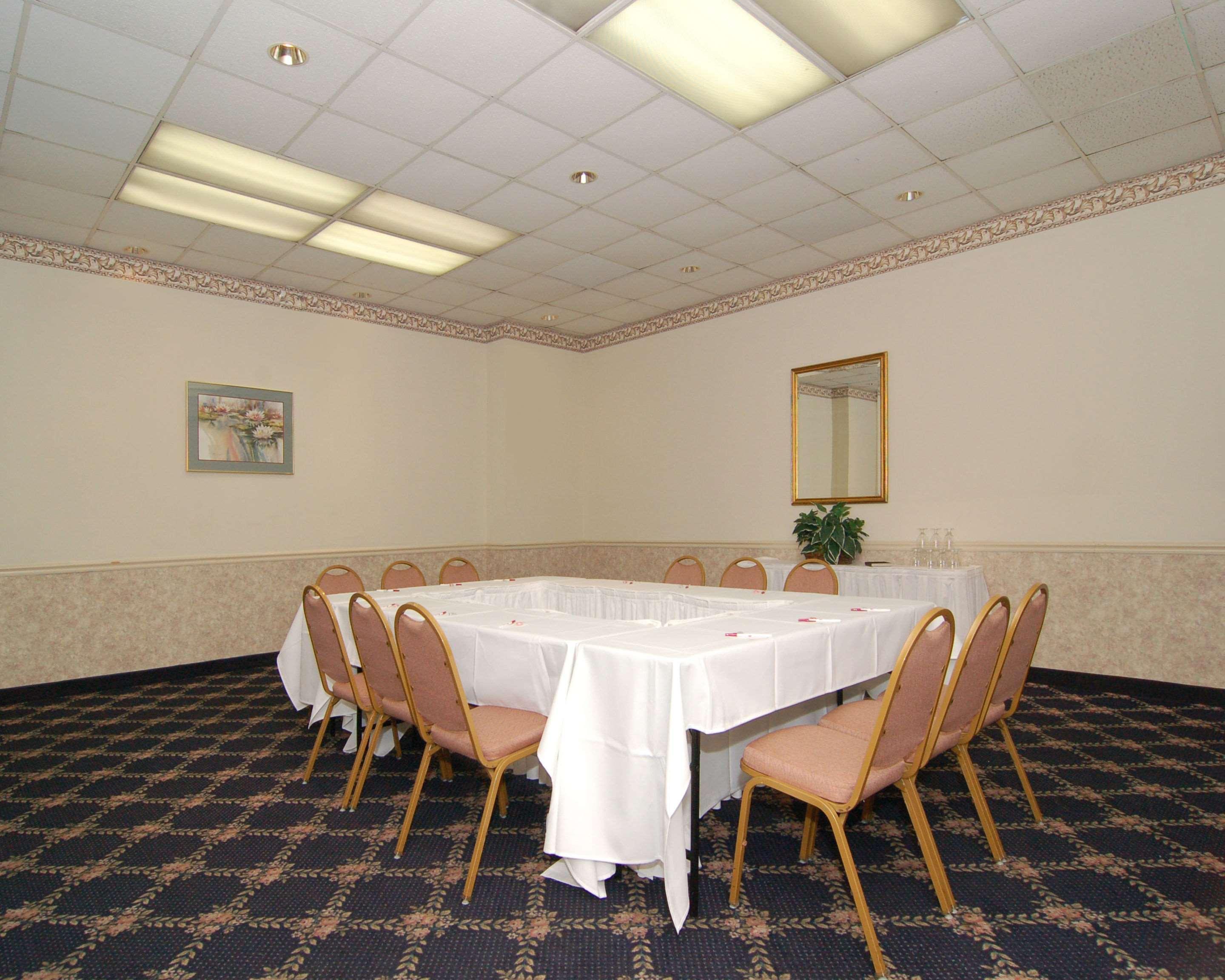 Rodeway Inn Sandston Esterno foto