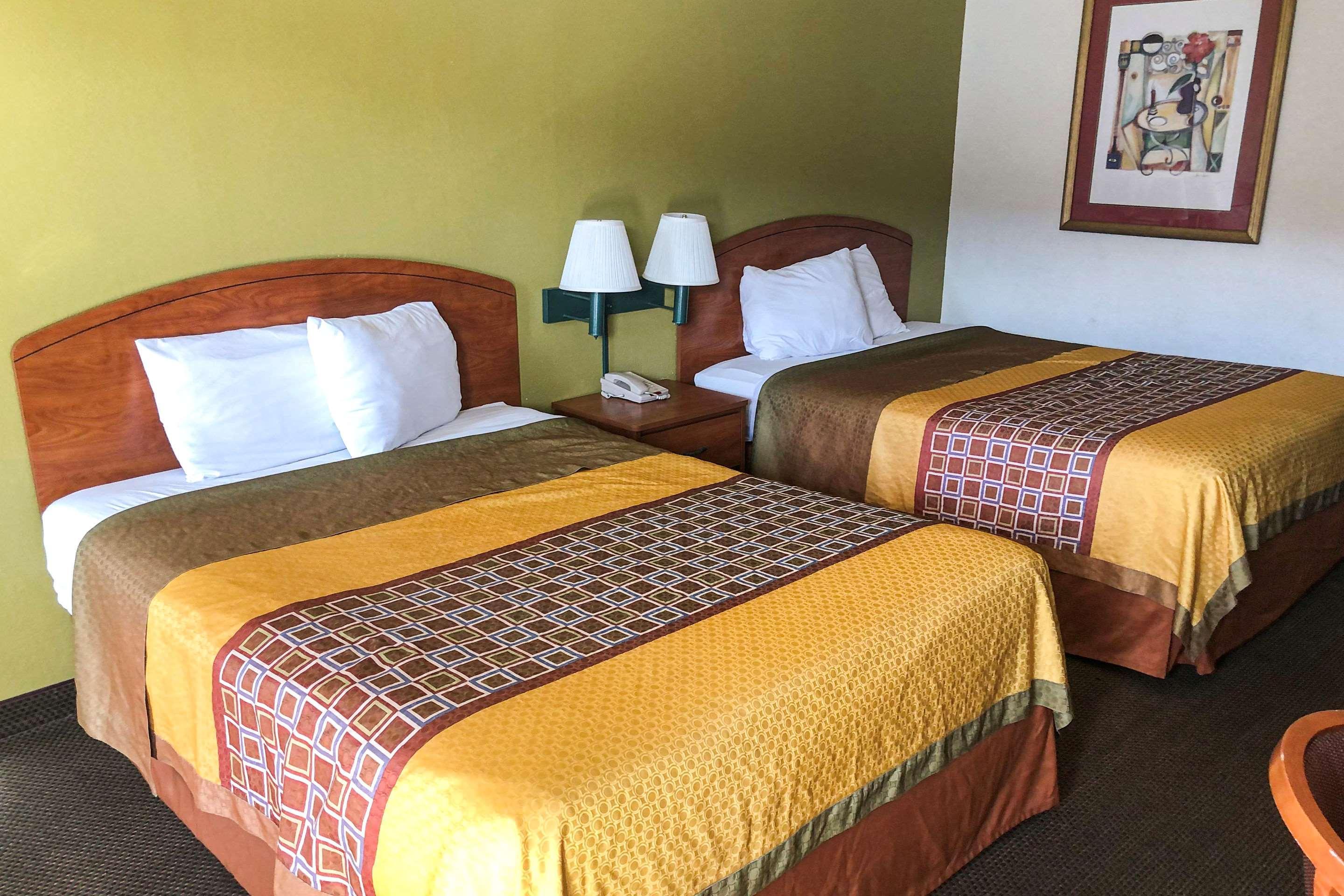 Rodeway Inn Sandston Esterno foto