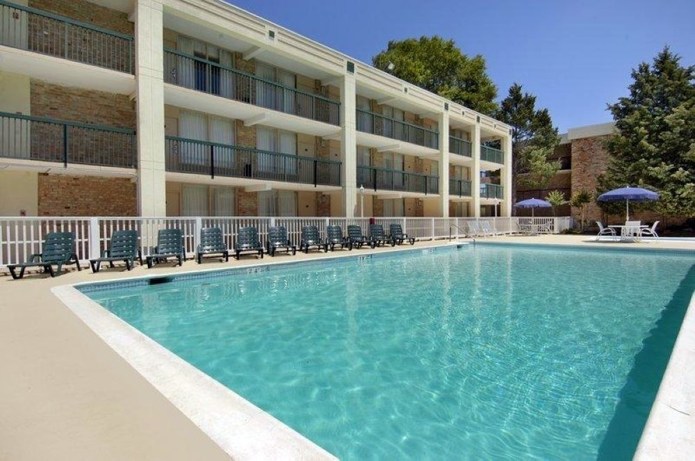 Rodeway Inn Sandston Esterno foto