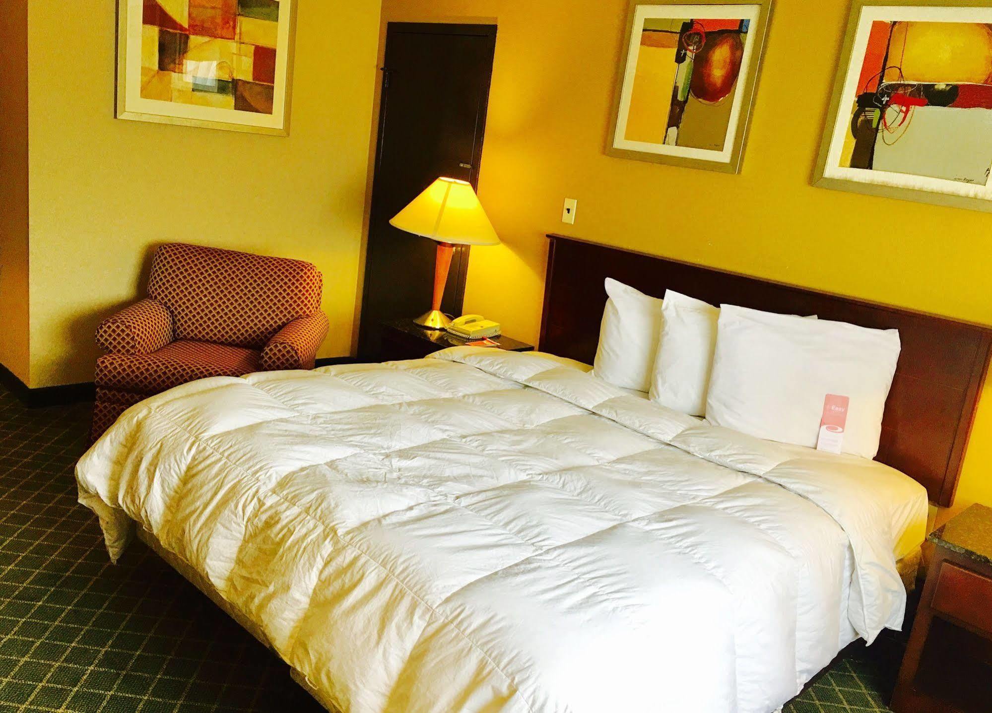 Rodeway Inn Sandston Esterno foto