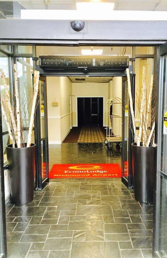 Rodeway Inn Sandston Esterno foto